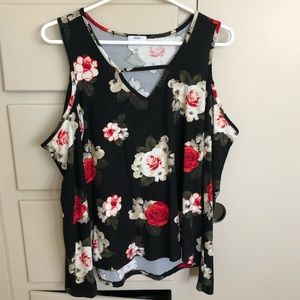 3 for $15✨ Black Floral Top